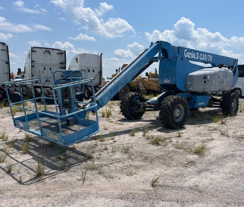 Xe nâng người 2008 Genie Z-135/70 4WD Diesel Articulating Boom Lift
